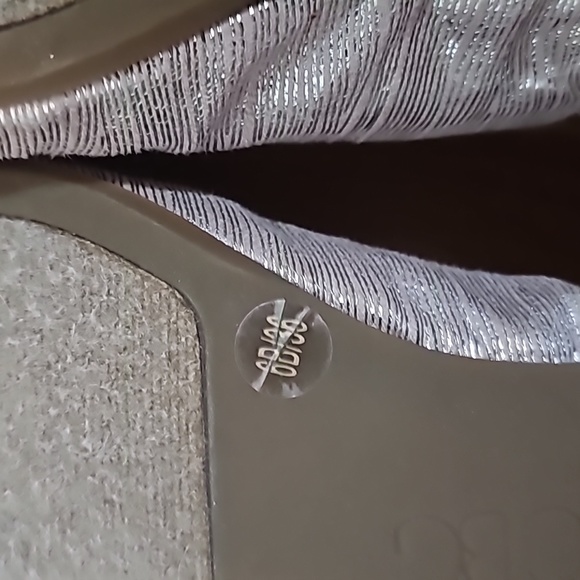 BCBG flats size 6 silvery and shiny ✨️ - Picture 6 of 6